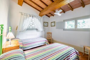 4 bedrooms, iron/ironing board