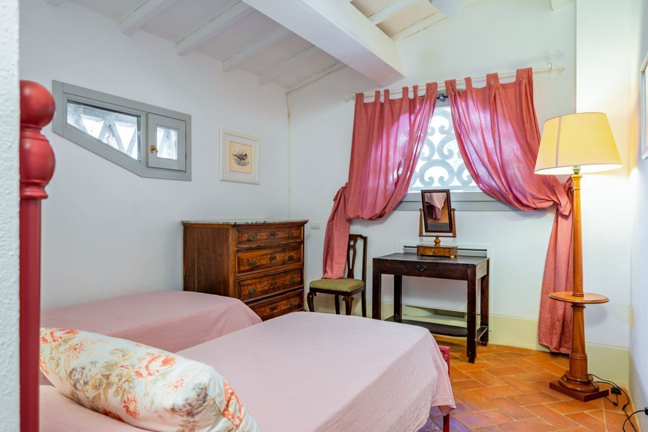 4 bedrooms, iron/ironing board