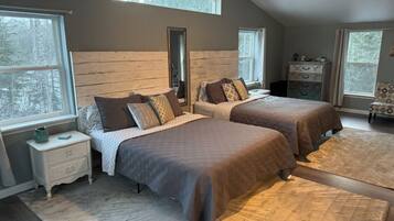 4 bedrooms, iron/ironing board, WiFi, bed sheets