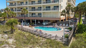 Condo (2 Bedrooms) | Property amenity