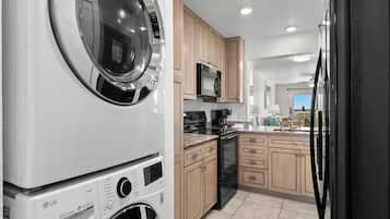 Condo (2 Bedrooms) | Property amenity