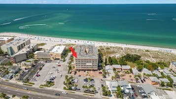 Condo (2 Bedrooms) | Property amenity