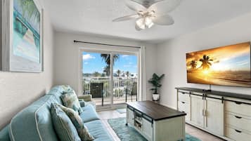 Condo (2 Bedrooms) | Front of property