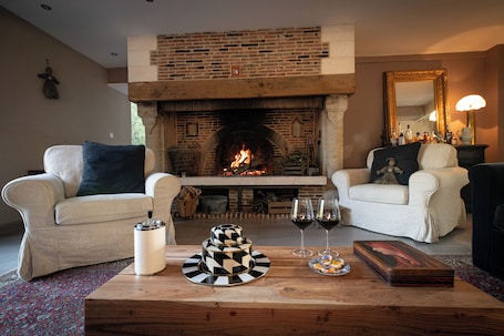 Fireplace. Le Manoir de la Campagne