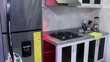 Fridge, stovetop