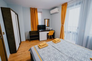 Suite Deluxe, 2 chambres, balcon, vue baie | 2 chambres, décoration personnalisée, ameublement personnalisé