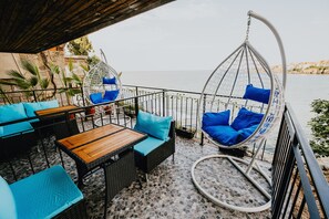 Suite Deluxe, 2 chambres, balcon, vue baie | Terrasse/Patio