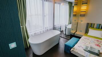 Căn hộ Deluxe | 2 phòng ngủ, trang trí khác biệt