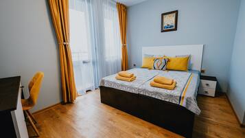 Suite Deluks, 2 kamar tidur, balkon, pemandangan teluk | 2 kamar tidur dan didekorasi berbeda-beda