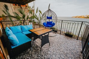 Suite Deluxe, 2 camere da letto, balcone, vista baia | Terrazza/patio