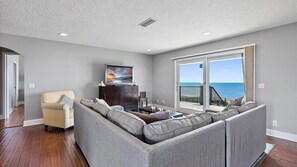 Fernseher, DVD-Player, Arbeitsbereiche