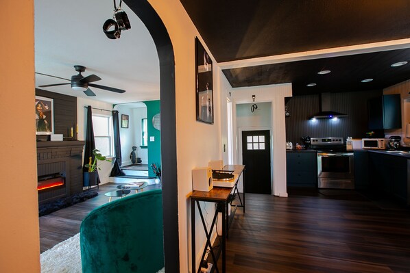 Kylskåp, mikrovågsugn, ugn och spishäll