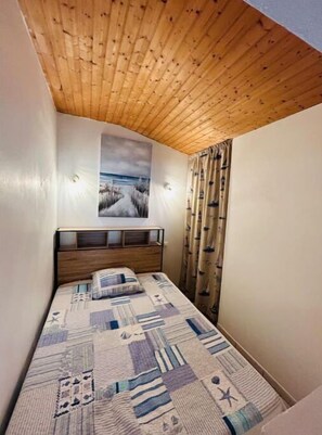 1 bedroom, free WiFi, bed sheets