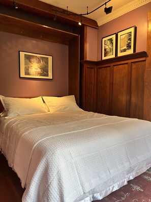 1 bedroom, desk, free WiFi, bed sheets