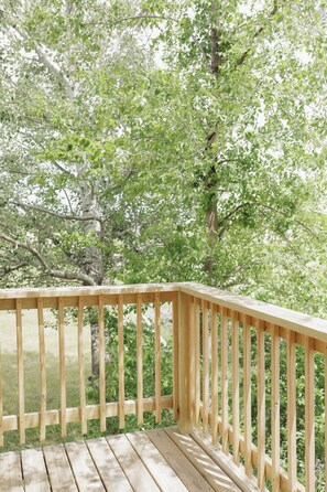 Wagon Wheel Suite #1(1 Full Bed) | Terrace/patio