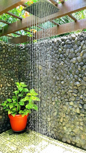 Premium Villa | Bathroom shower - Sacred Garden Fiji (Taveuni Island West)