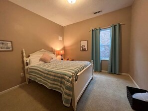 2 bedrooms, desk, iron/ironing board, WiFi