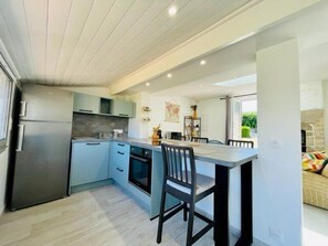 Kjøleskap, mikrobølgeovn, ovn og brødrister