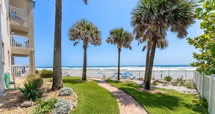 Win-San A214 Ocean View 2/2 Fully Renovated Unit! Steps to Flagler Avenue!