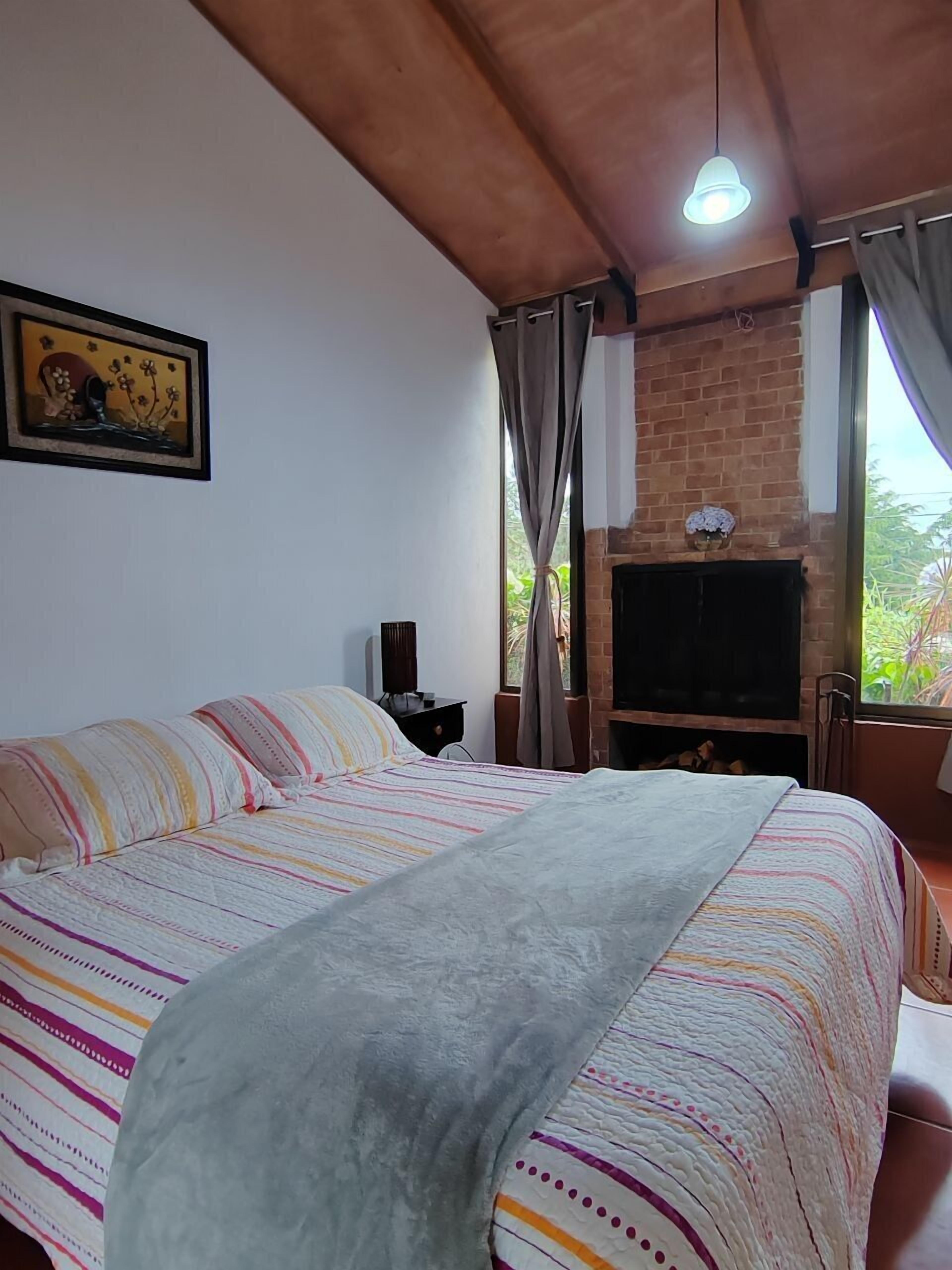 Comfort Room | Hypo-allergenic bedding, down comforters, free WiFi