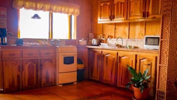 Chambre Confort | Cuisine privée | Réfrigérateur, micro-ondes, four, lave-vaisselle