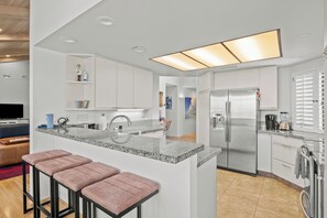 Fridge, microwave, oven, stovetop - Palm Valley CC - Platinum Membership-Modern condo on the 9th Fairway! Sweet Pea (Palm Desert)