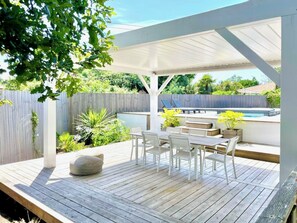 Outdoor dining - Villa Lege Cap Ferret Avec Piscine et Spa, à 5 Minutes de la Plage ! (Lège-Cap-Ferret)