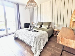 4 bedrooms, desk, iron/ironing board, travel cot - Villa Lege Cap Ferret Avec Piscine et Spa, à 5 Minutes de la Plage ! (Lège-Cap-Ferret)