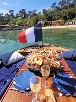 Outdoor dining - Villa Lege Cap Ferret Avec Piscine et Spa, à 5 Minutes de la Plage ! (Lège-Cap-Ferret)