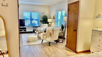 1 habitación, escritorio, tabla de planchar con plancha y wifi gratis