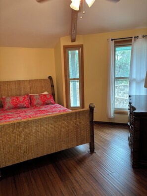 2 bedrooms, travel cot, free WiFi, bed sheets