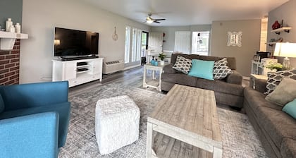 Relaxing Getaway/StepsToLake/Pool/Tennis near DT Lake Geneva