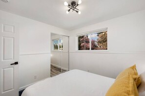 4 chambres, bureau, Wi-Fi, literie fournie