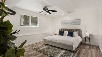 4 bedrooms, desk, WiFi, bed sheets