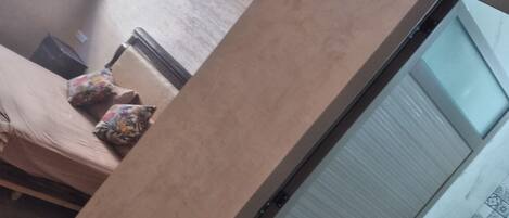 4 bedrooms, WiFi, bed sheets