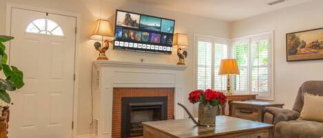 Televisie en een open haard