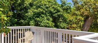 Red Farmhouse @ Avo Acres | Unique | Quiet | AC