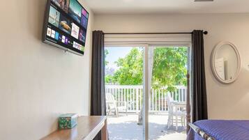 2 bedrooms, desk, iron/ironing board, travel crib