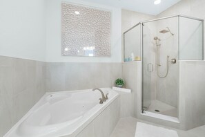 Bañera y toallas