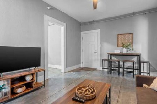 Lovely 2-bedroom apartment in Sherman Hill-4