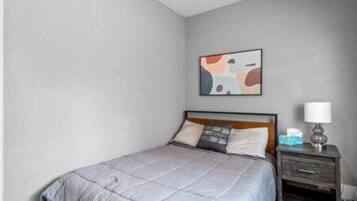 2 soverom, strykejern/-brett, wi-fi (inkludert) og sengetøy