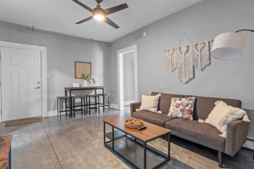 Lovely 2-bedroom apartment in Sherman Hill-4
