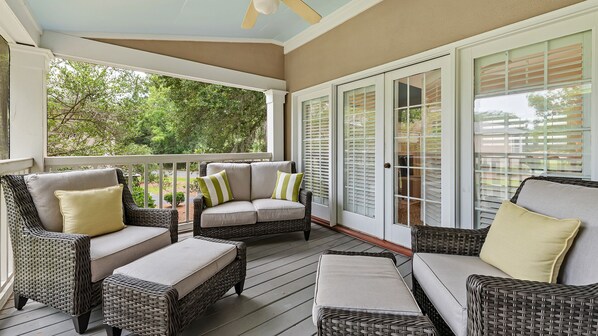 Terrace/patio - Perfect blend of comfort and modern design 3BR/BA Golf Course Villa with Pool. (Georgetown)