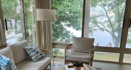 Beautiful cottage on the lake
2 bedroom, 1 bath, sleeps 7-8