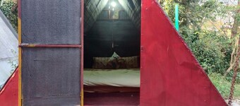 Hipostel Bir Tent