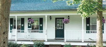 Private Guesthouse at Woodsong Acres