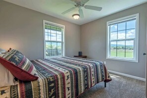 3 عدّة غرف نوم ومكتب ومكواة/لوح كي وسرير سفر