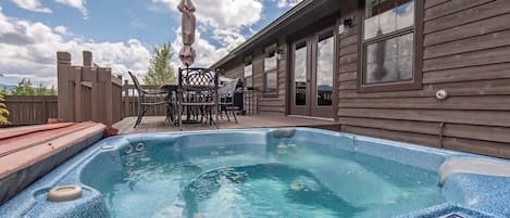 Tina de hidromasaje al aire libre