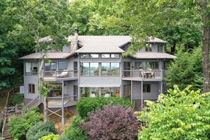 Exterior - Jaw-Dropping Vistas, Fireside Sips, Spa Baths & Community Golf, Pools, Trails & More - Falken Haus (Jasper)