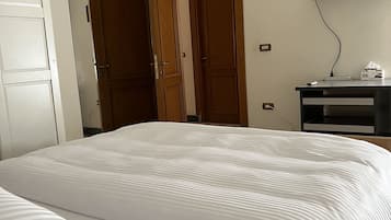 2 soverom, skrivebord, strykejern/-brett og wi-fi (inkludert)